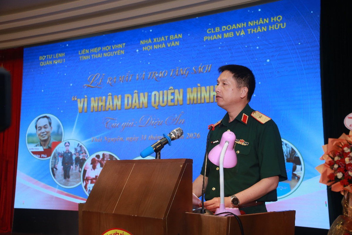 Thiếu tướng Dương Văn Quang - Phó Chính ủy Quân khu 1, phát biểu Thiếu tướng Dương Văn Quang - Phó Chính ủy Quân khu 1, phát biểu