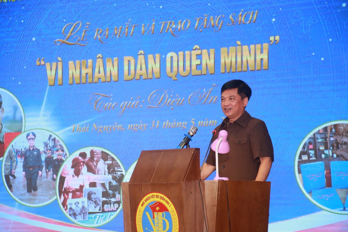 Cuốn sách "Vì Nhân dân quên mình": Khúc tráng ca về những vị tướng của lòng dân- Ảnh 7. Cuốn sách "Vì Nhân dân quên mình": Khúc tráng ca về những vị tướng của lòng dân- Ảnh 7.