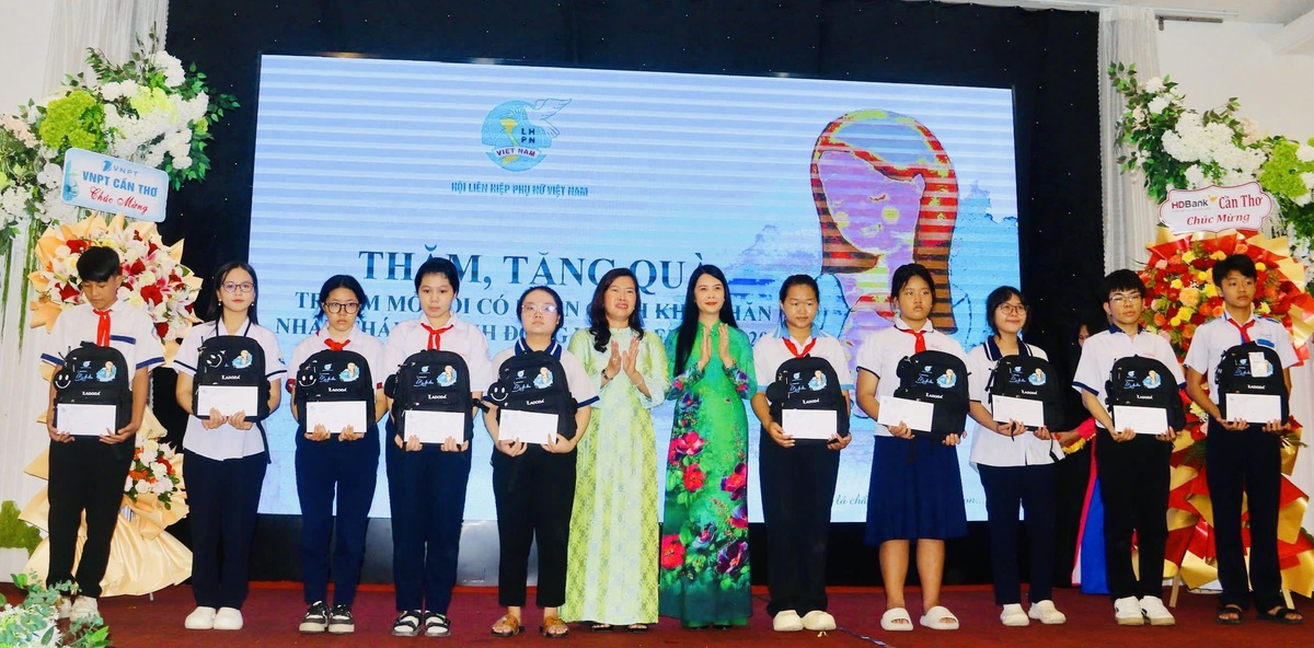 Trẻ em hạnh phúc, an toàn, vững bước trong kỷ nguyên số- Ảnh 2. Trẻ em hạnh phúc, an toàn, vững bước trong kỷ nguyên số- Ảnh 2.