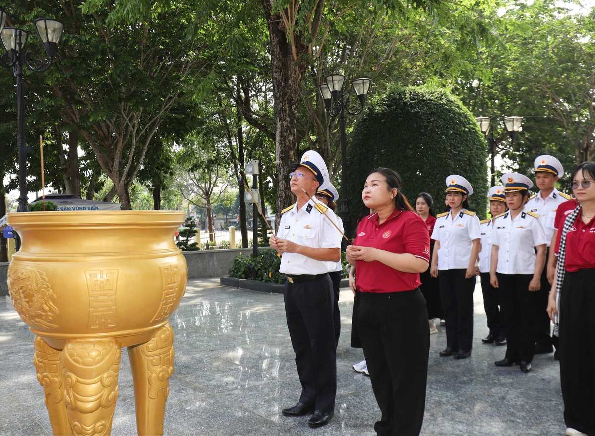 Chiến dịch "Kỳ nghỉ hồng" ý nghĩa của Trung tâm bảo đảm kỹ thuật Vùng 2 Hải quân - Ảnh 1.