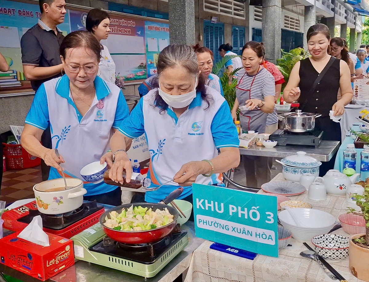 Tuyên dương 30 gương 'Người con hiếu thảo' tại Ngày hội Gia đình hạnh phúc- Ảnh 6.
