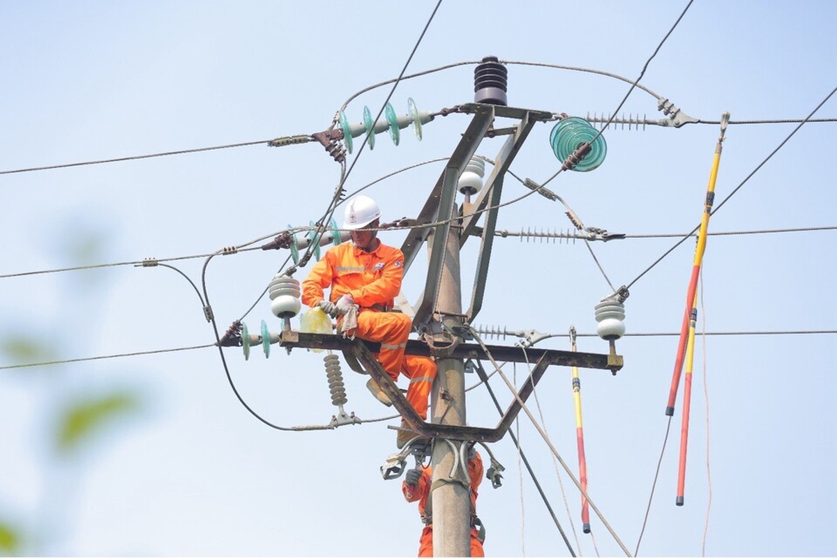 Điện lực miền Bắc đảm bảo cung ứng điện an toàn, ổn định trước áp lực phụ tải tăng cao - Ảnh 1.