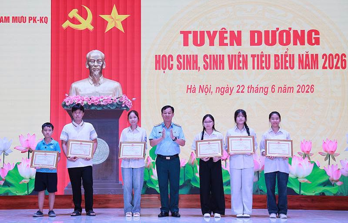 Quân chủng Phòng không-Không quân tuyên dương học sinh, sinh viên tiêu biểu- Ảnh 2.