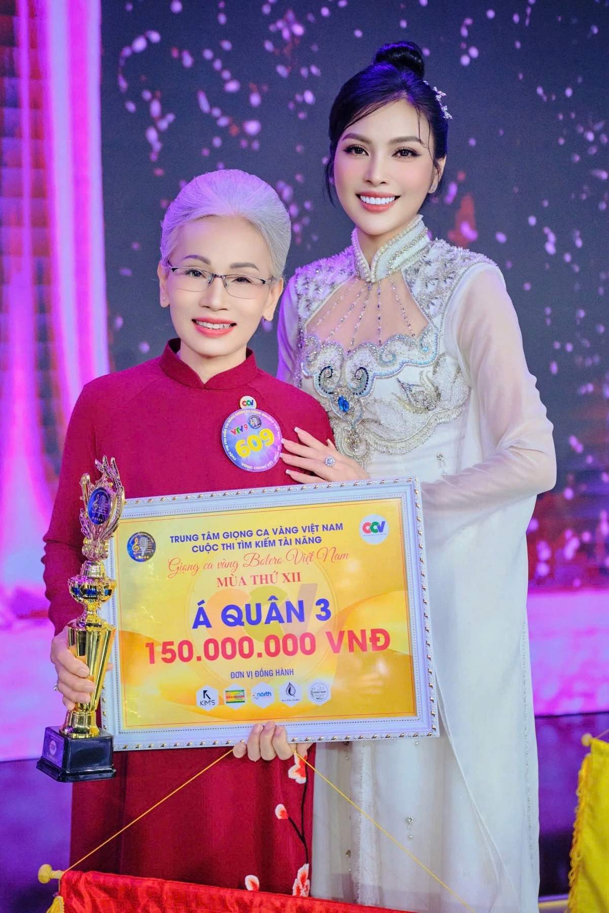 Thí sinh lớn tuổi nhất cuộc thi Giọng ca vàng Bolero giành ngôi Á quân- Ảnh 1.
