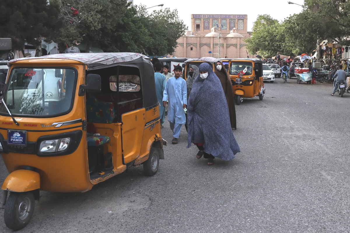 Phụ nữ Afghanistan khởi nghiệp trong vòng kìm kẹp của Taliban - Ảnh 1.