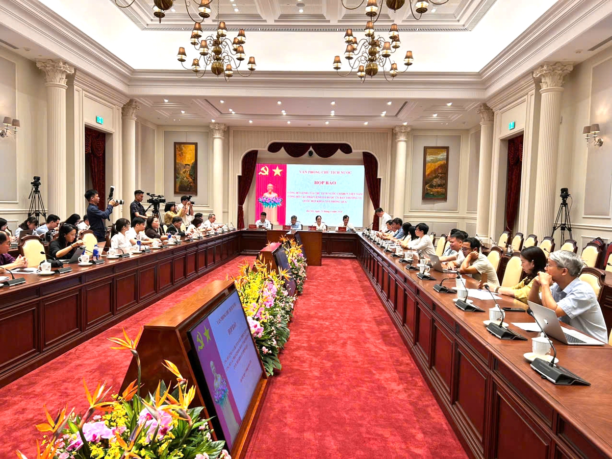 Công bố 2 pháp lệnh mới: Gỡ vướng trong xử lý hành chính, hợp nhất văn bản- Ảnh 1. Công bố 2 pháp lệnh mới: Gỡ vướng trong xử lý hành chính, hợp nhất văn bản- Ảnh 1.