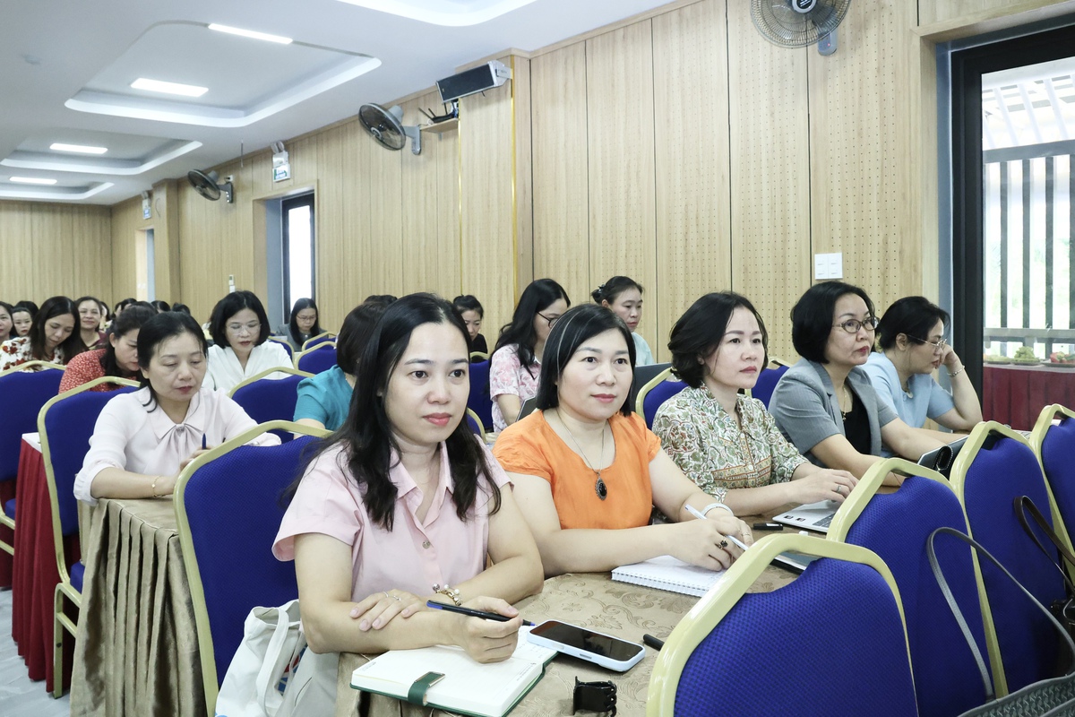 Xây dựng người phụ nữ Việt Nam thời đại mới và giải pháp đột phá về nguồn nhân lực trong kỷ nguyên vươn mình- Ảnh 3. Xây dựng người phụ nữ Việt Nam thời đại mới và giải pháp đột phá về nguồn nhân lực trong kỷ nguyên vươn mình- Ảnh 3.