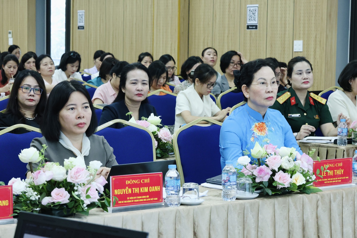 Xây dựng người phụ nữ Việt Nam thời đại mới và giải pháp đột phá về nguồn nhân lực trong kỷ nguyên vươn mình- Ảnh 1. Xây dựng người phụ nữ Việt Nam thời đại mới và giải pháp đột phá về nguồn nhân lực trong kỷ nguyên vươn mình- Ảnh 1.