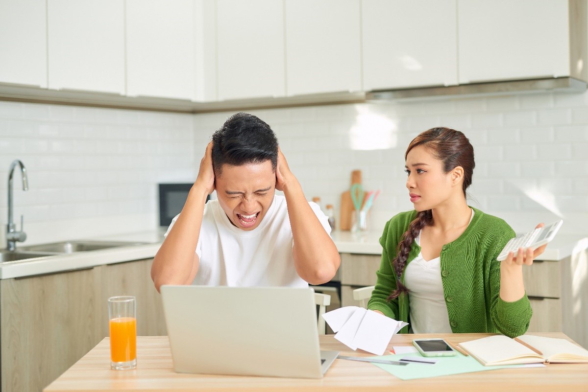 Tiền bạc có làm “lệch chuẩn” giá trị gia đình? - Ảnh 1.