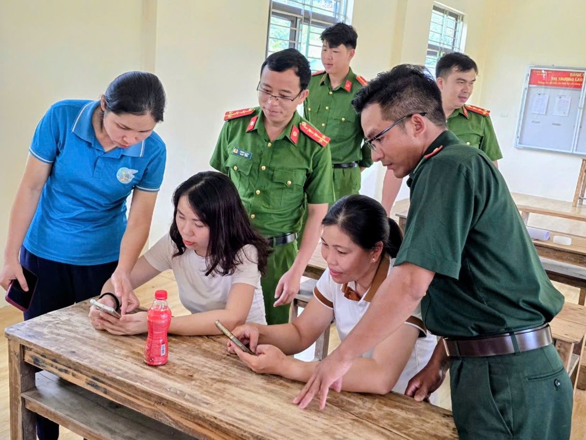 Điện Biên: Phối hợp xây dựng 7 mô hình “Gia đình số” “Chi hội số” tại xã biên giới - Ảnh 1.