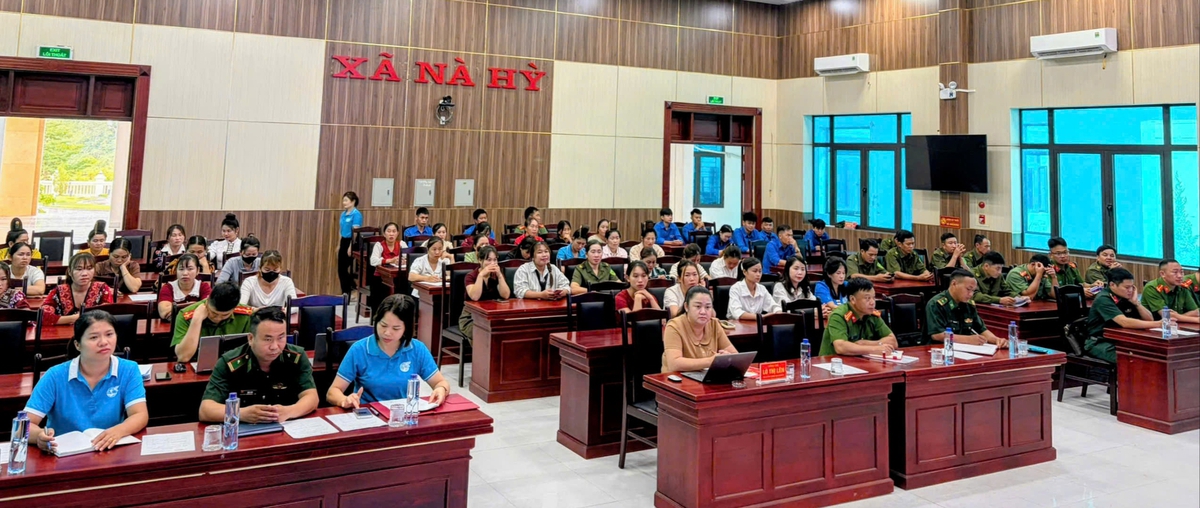Điện Biên: Phối hợp xây dựng 7 mô hình “Gia đình số” “Chi hội số” tại xã biên giới - Ảnh 2.