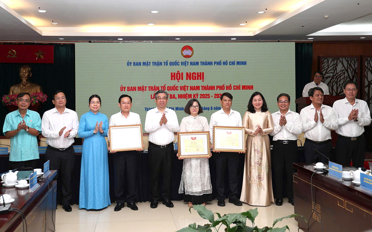 Bà Nguyễn Thị Ngọc Xuân giữ chức Phó Chủ tịch Ủy ban MTTQ Việt Nam TPHCM- Ảnh 1.