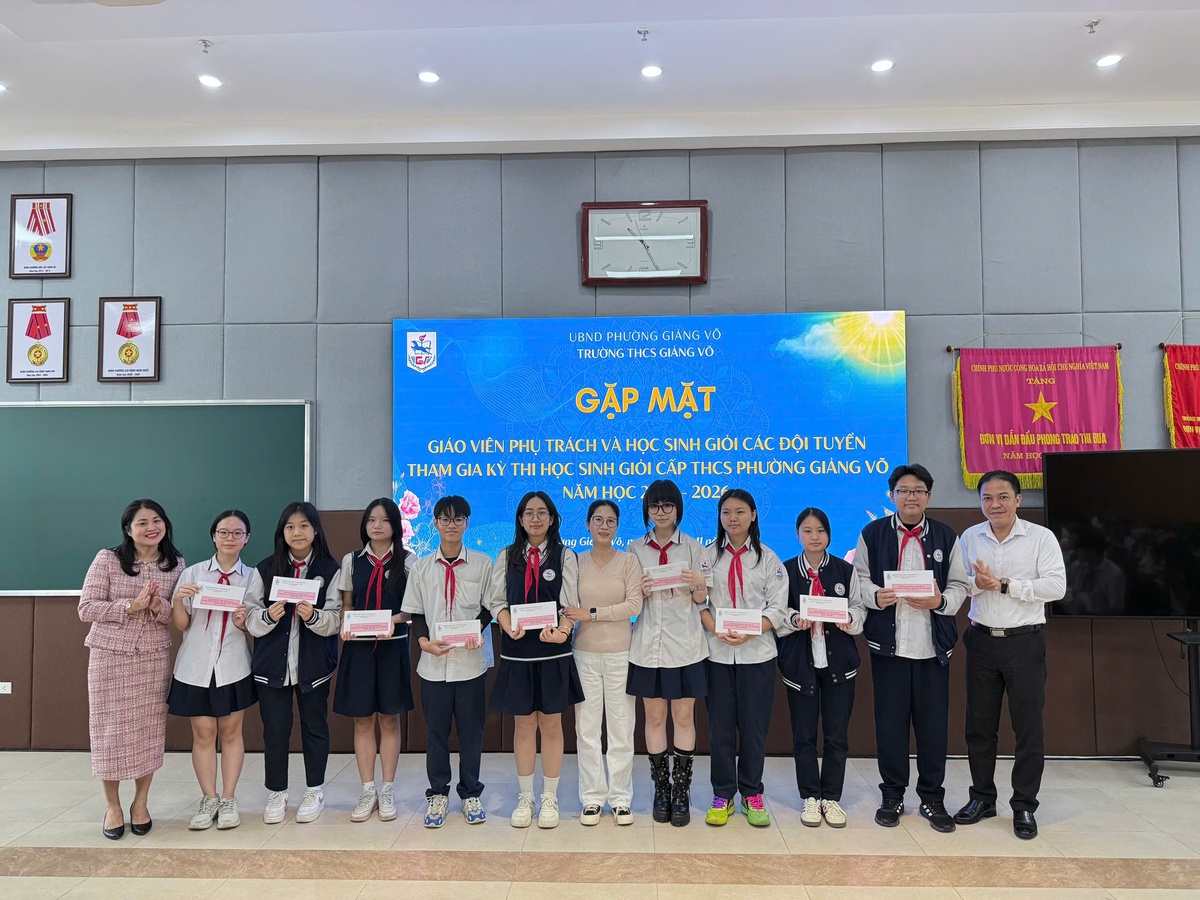 Từ cậu học trò mê bản đồ đến ngôi vị thủ khoa chuyên Địa lý Hà Nội - Ảnh 2.