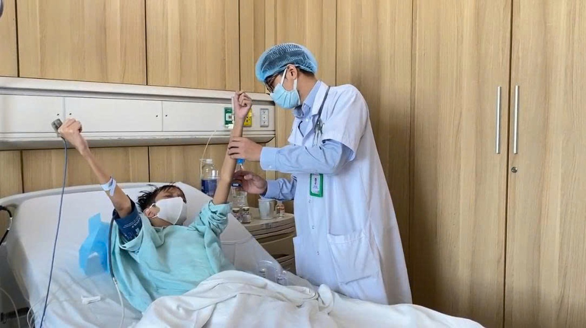 Hai anh chị mất vì cùng căn bệnh di truyền, nam sinh 16 tuổi được hồi sinh nhờ ca ghép gan - Ảnh 2.