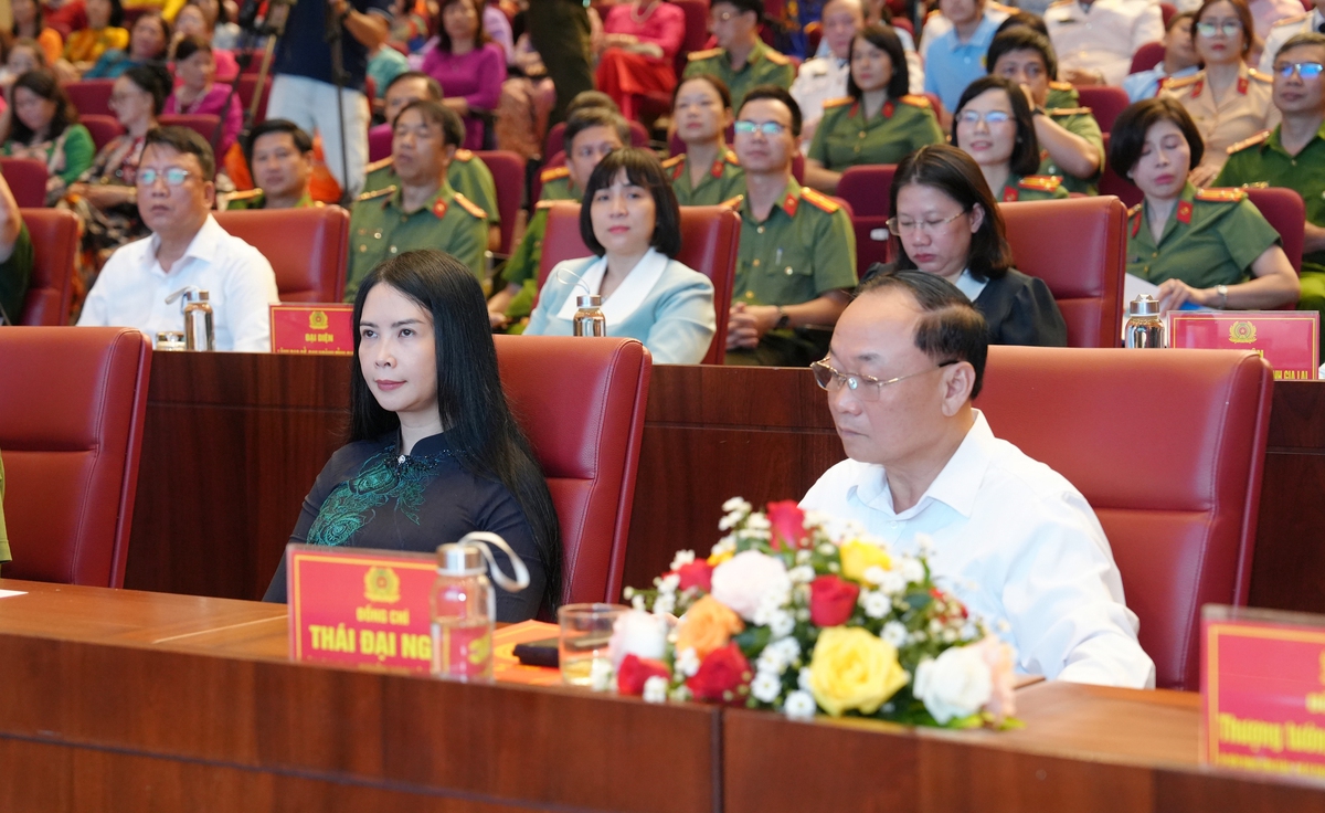 Tuyên dương gia đình Công an tiêu biểu giai đoạn 2021-2026 - Ảnh 1.