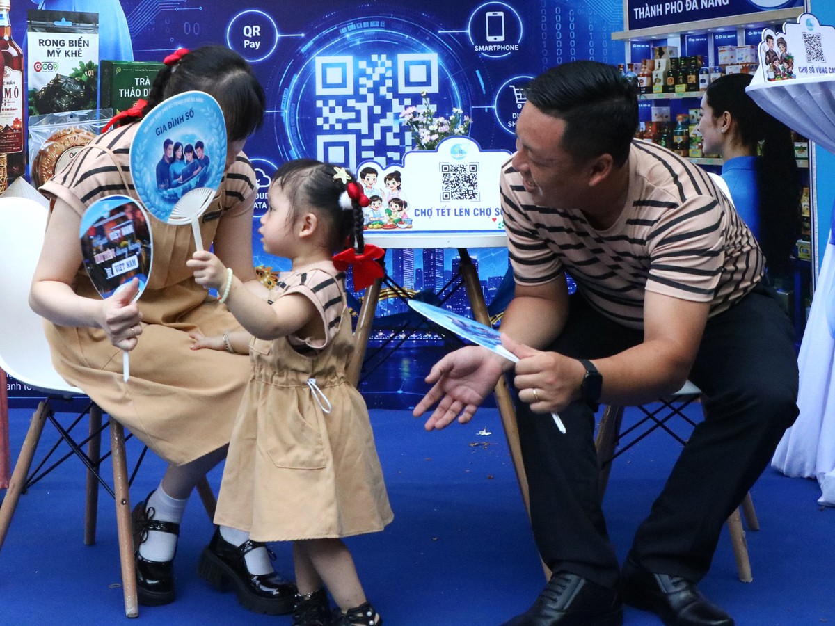 Yêu thương kết nối "gia đình số"- Ảnh 8.