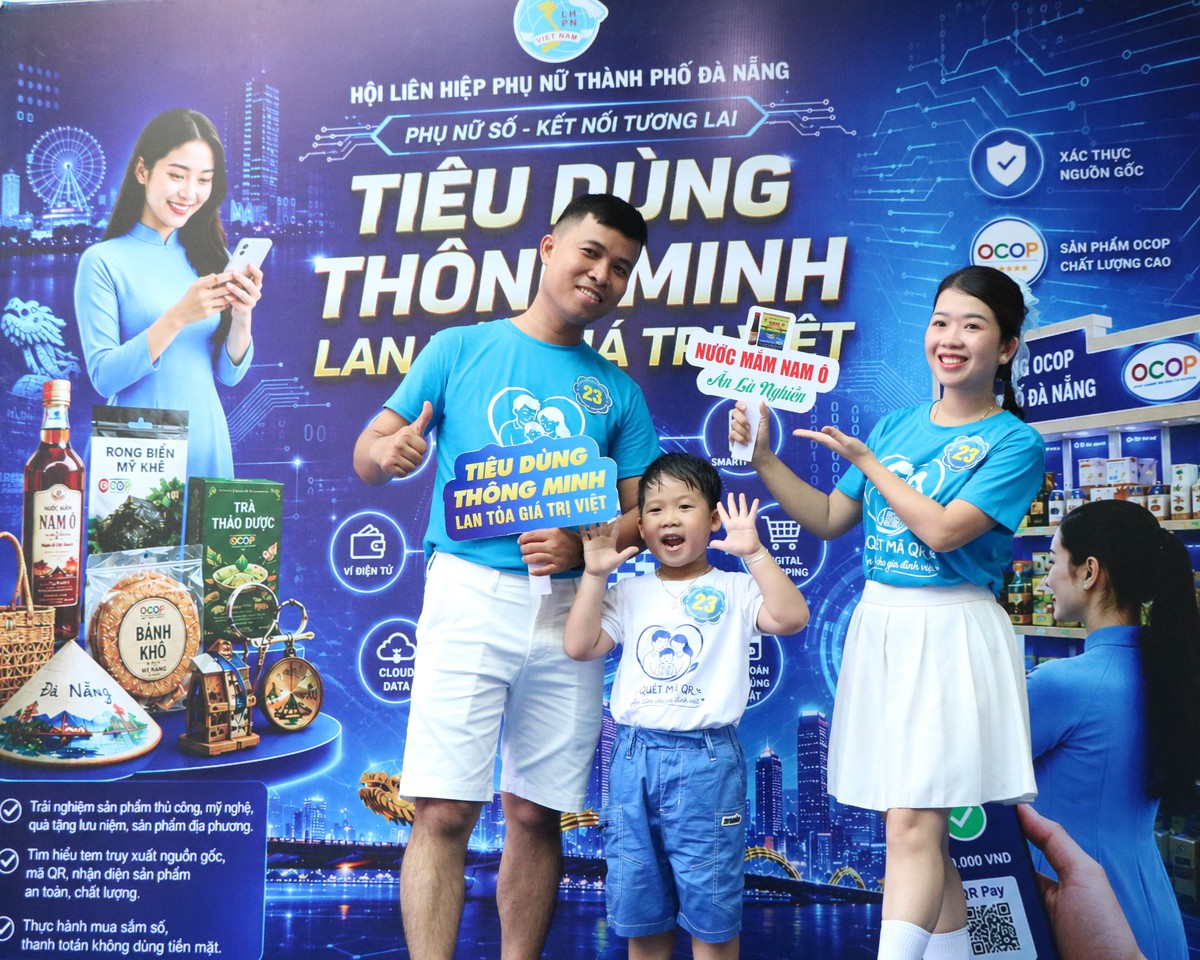 Yêu thương kết nối "gia đình số"- Ảnh 2.