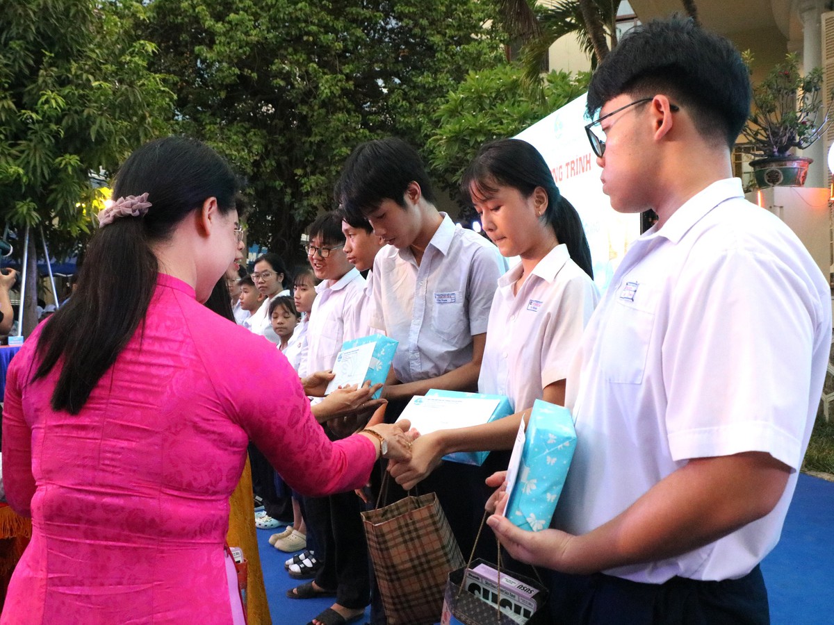 Yêu thương kết nối "gia đình số"- Ảnh 15.
