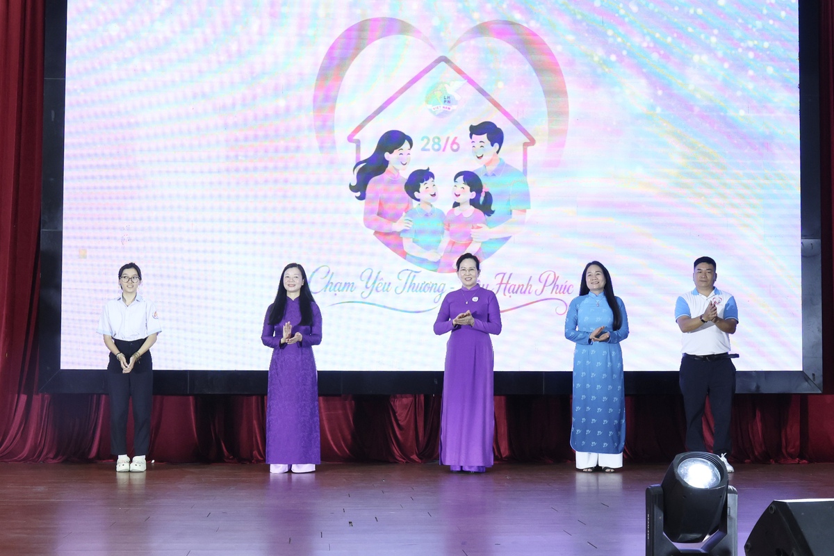 Lễ Mít tinh hưởng ứng Ngày Gia đình Việt Nam 28/6: "Chạm yêu thương - Xây hạnh phúc" - Ảnh 13.