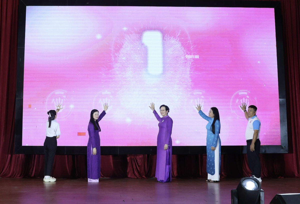 Lễ Mít tinh hưởng ứng Ngày Gia đình Việt Nam 28/6: "Chạm yêu thương - Xây hạnh phúc" - Ảnh 12.