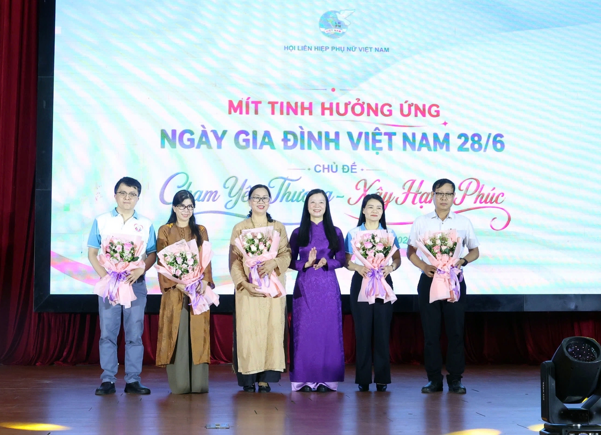 Những hình ảnh đáng nhớ tại Lễ Mít tinh hưởng ứng Ngày Gia đình Việt Nam 28/6 - Ảnh 38.