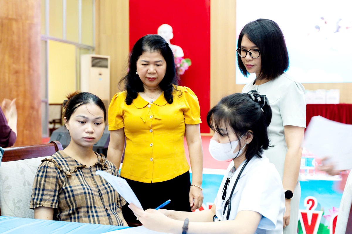 Hải Phòng phát động Cuộc vận động "Gia đình 5 không, 3 sạch, 3 an" sau Đại hội Phụ nữ toàn quốc XIV - Ảnh 3.