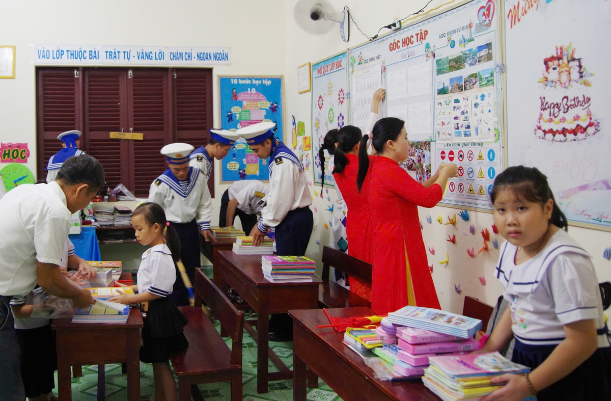Gia đình - Điểm tựa bình yên nơi đầu sóng Trường Sa - Ảnh 1.