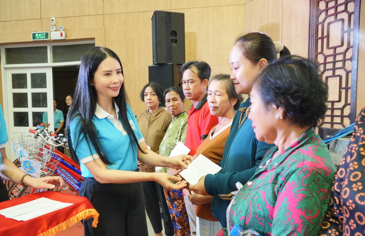 TPHCM: Ấm áp nghĩa tình sẻ chia với phụ nữ, trẻ em và người dân xã Cần Giờ- Ảnh 5.