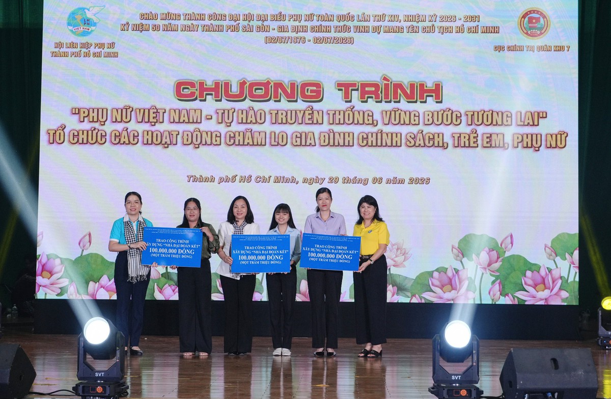 TPHCM: Ấm áp nghĩa tình sẻ chia với phụ nữ, trẻ em và người dân xã Cần Giờ- Ảnh 8.