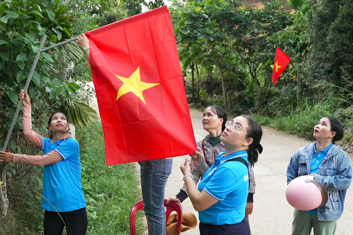 Phụ nữ Đà Nẵng vun đắp đường cờ Tổ quốc rực rỡ sắc hoa, kiến tạo tương lai xanh- Ảnh 14.
