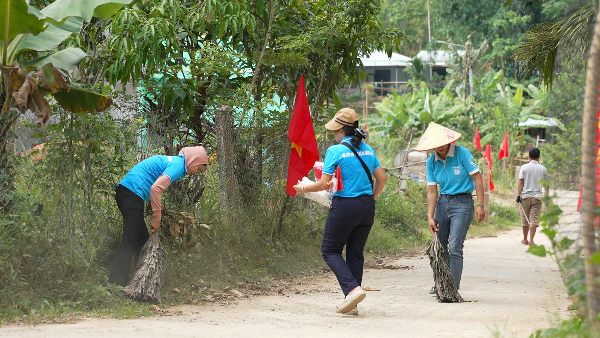 Phụ nữ Đà Nẵng vun đắp đường cờ Tổ quốc rực rỡ sắc hoa, kiến tạo tương lai xanh- Ảnh 16.