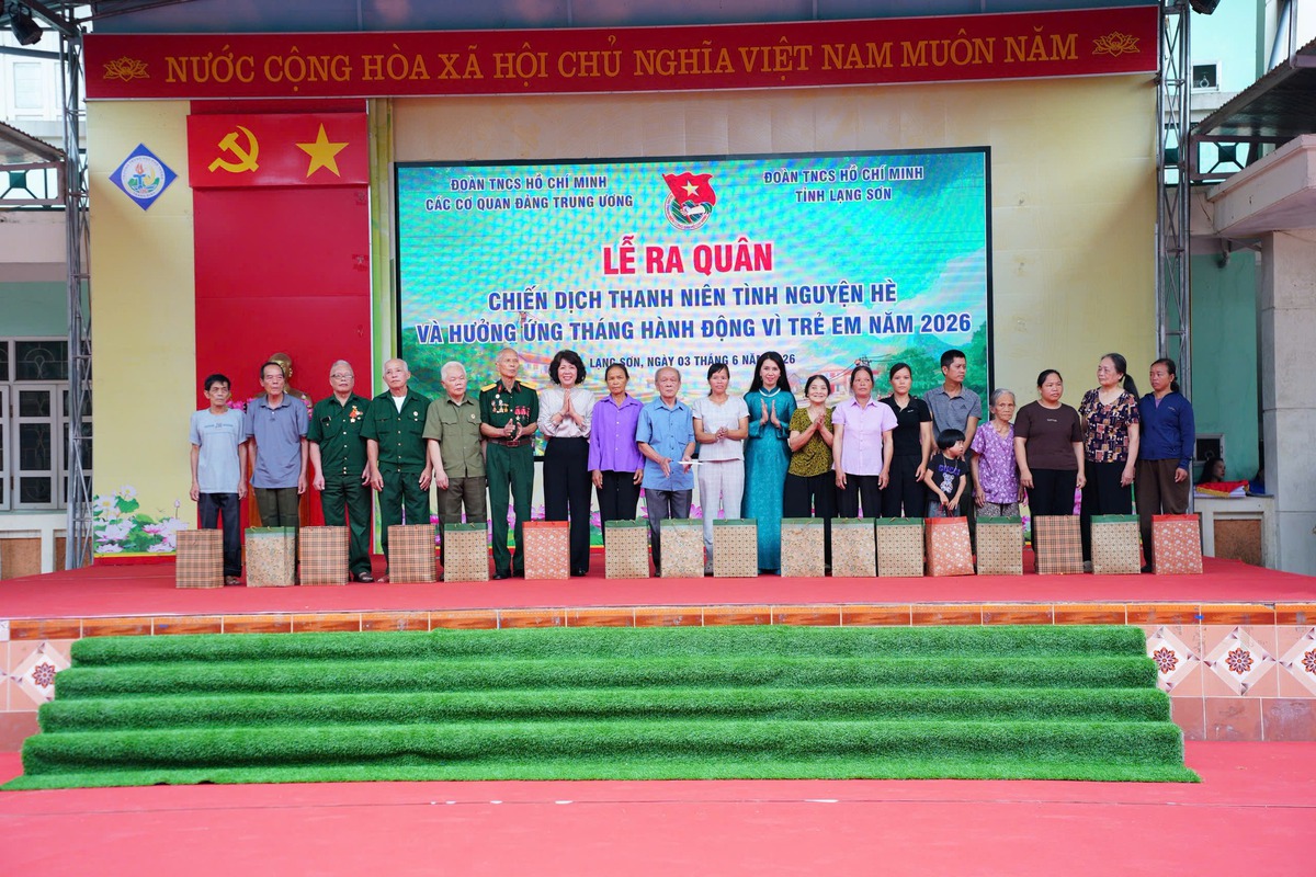 Lạng Sơn: Ra quân Chiến dịch Thanh niên tình nguyện hè và hưởng ứng Tháng hành động vì trẻ em 2026- Ảnh 6.