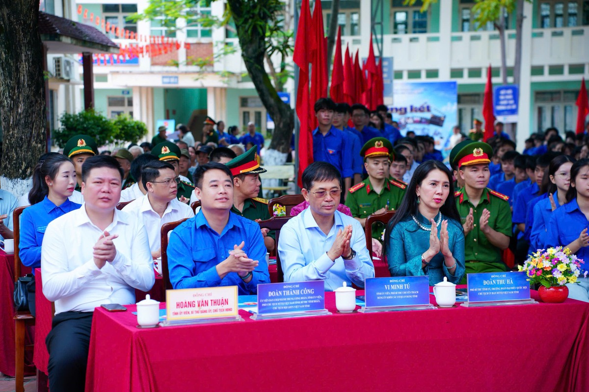 Lạng Sơn: Ra quân Chiến dịch Thanh niên tình nguyện hè và hưởng ứng Tháng hành động vì trẻ em 2026- Ảnh 2.