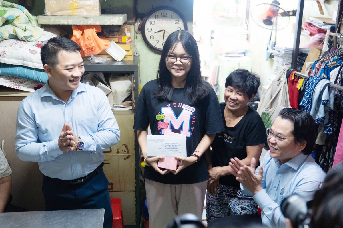 Chắp cánh ước mơ cho nữ lớp trưởng được "nhặt nuôi" từ hẻm nhỏ- Ảnh 1.