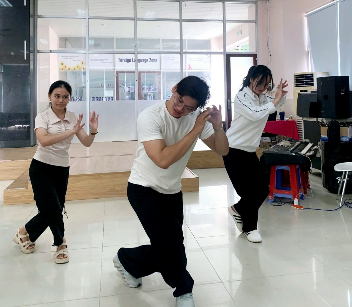 Gen Z tạo "mạch sống mới" cho cải lương- Ảnh 7.