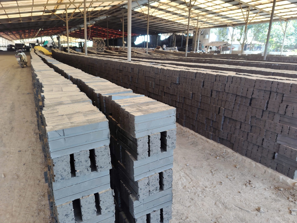 Hưng Yên: Dự án được cấp phép theo công nghệ tuynel, gần 20 năm sau vẫn sản xuất bằng lò Hoffman - Ảnh 2.