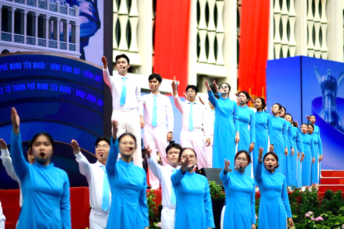 TPHCM sẵn sàng cho Lễ kỷ niệm 50 năm ngày thành phố mang tên Bác- Ảnh 2.