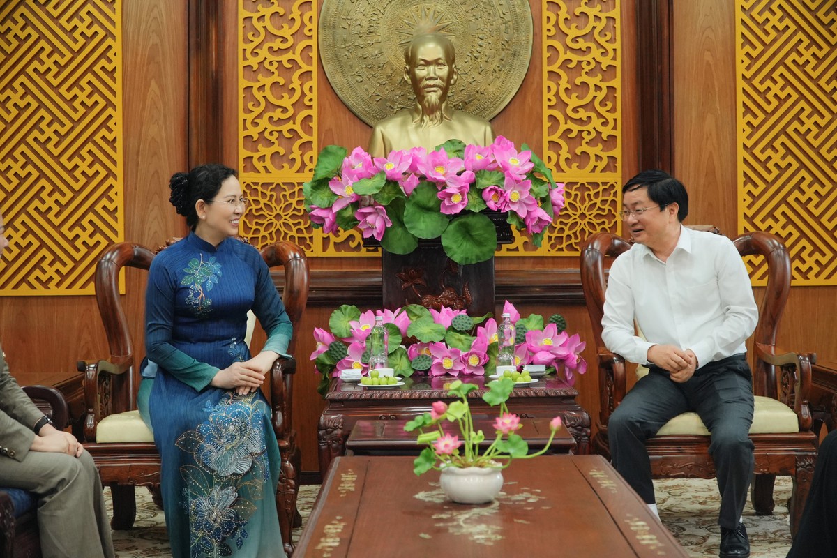 Chủ tịch Hội LHPN Việt Nam Lê Thị Thủy thăm, tặng quà Mẹ Việt Nam anh hùng, gia đình chính sách tại Tây Ninh- Ảnh 6.