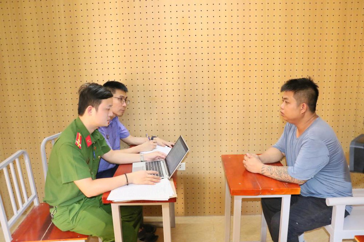 Giả danh nhà báo để cưỡng đoạt tài sản, 2 đối tượng bị khởi tố- Ảnh 1.