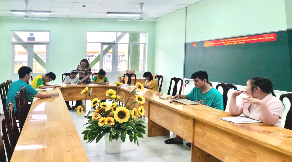 Mô hình giáo dục cá thể hóa: Giải pháp hiệu quả giúp trẻ đặc biệt sớm hòa nhập
- Ảnh 1.
