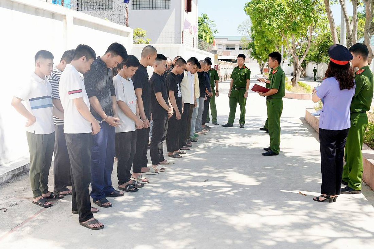 Bóc gỡ đường dây giả gái xinh "săn" đại gia, lừa đảo 36,5 tỷ đồng- Ảnh 2.