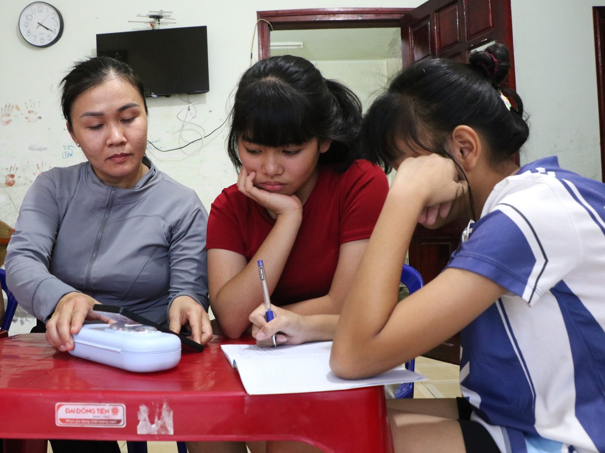 Trang bị "vắc-xin số" cho trẻ mồ côi, khuyết tật- Ảnh 8.