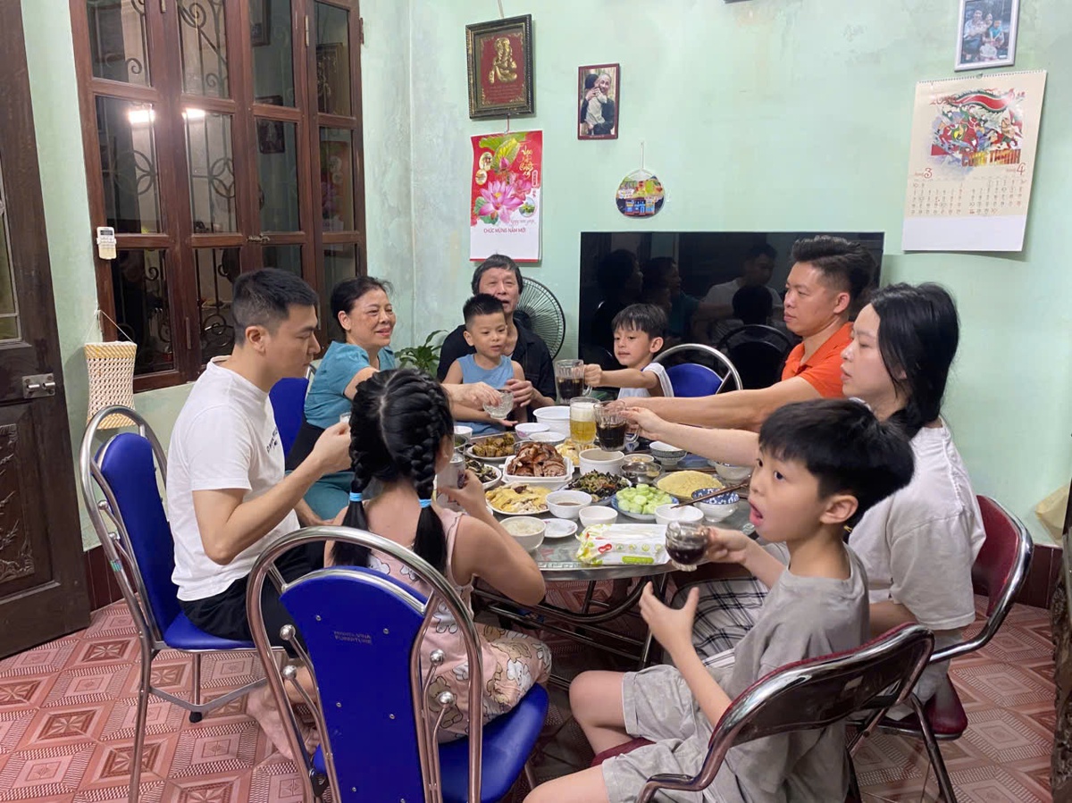 Diễn đàn tháng 6: Những khoảng lặng khó gọi thành tên trong gia đình 3 thế hệ- Ảnh 2.