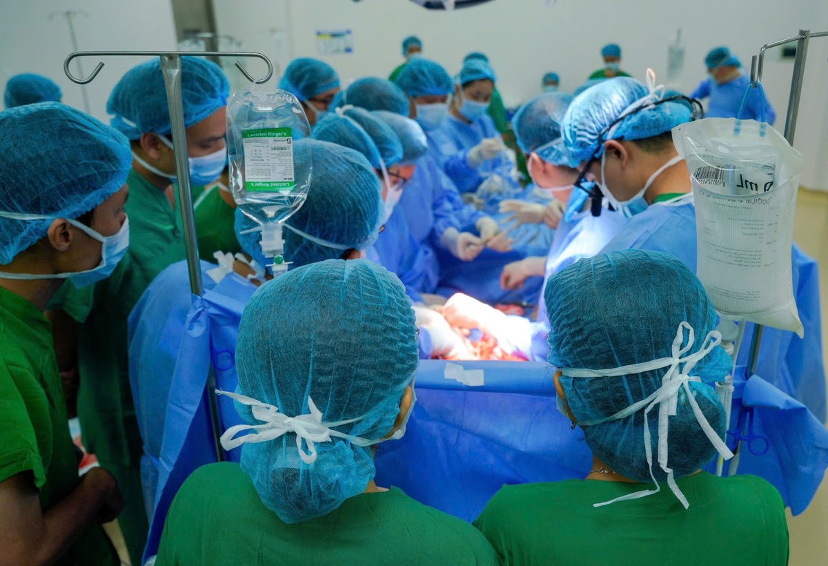 Cứu sống bệnh nhi 13 tuổi bị suy tim giai đoạn cuối- Ảnh 2. Cứu sống bệnh nhi 13 tuổi bị suy tim giai đoạn cuối- Ảnh 2.