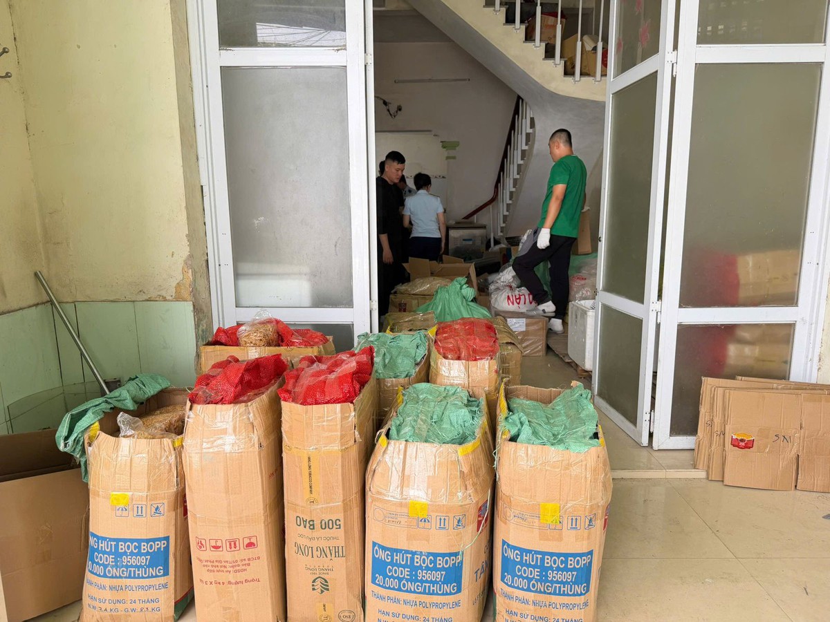 Giám đốc ở Thanh Hóa bị khởi tố vì làm giả "Nem chua rán Hà Nội"- Ảnh 1.