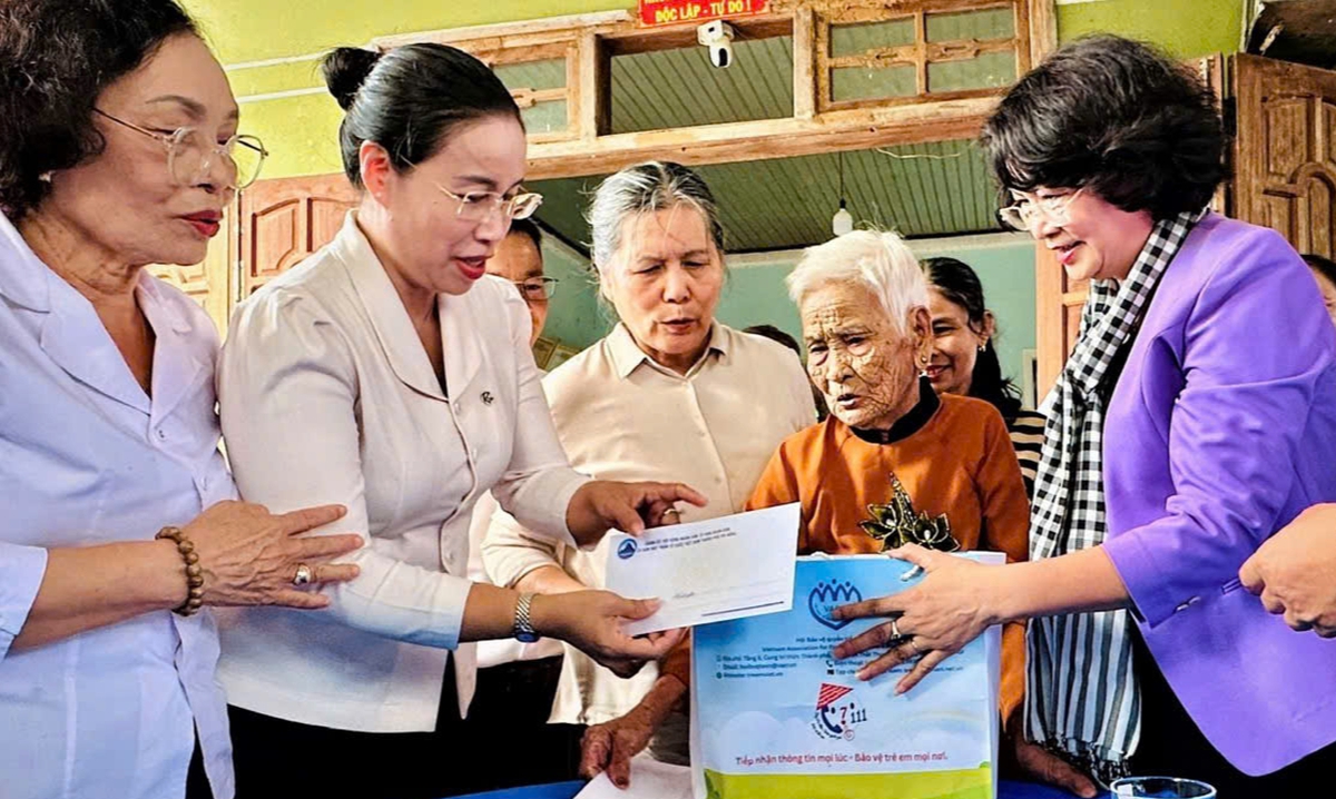"Thắp sáng những ước mơ" cho hàng trăm trẻ em khó khăn tại Đà Nẵng- Ảnh 1. "Thắp sáng những ước mơ" cho hàng trăm trẻ em khó khăn tại Đà Nẵng- Ảnh 1.