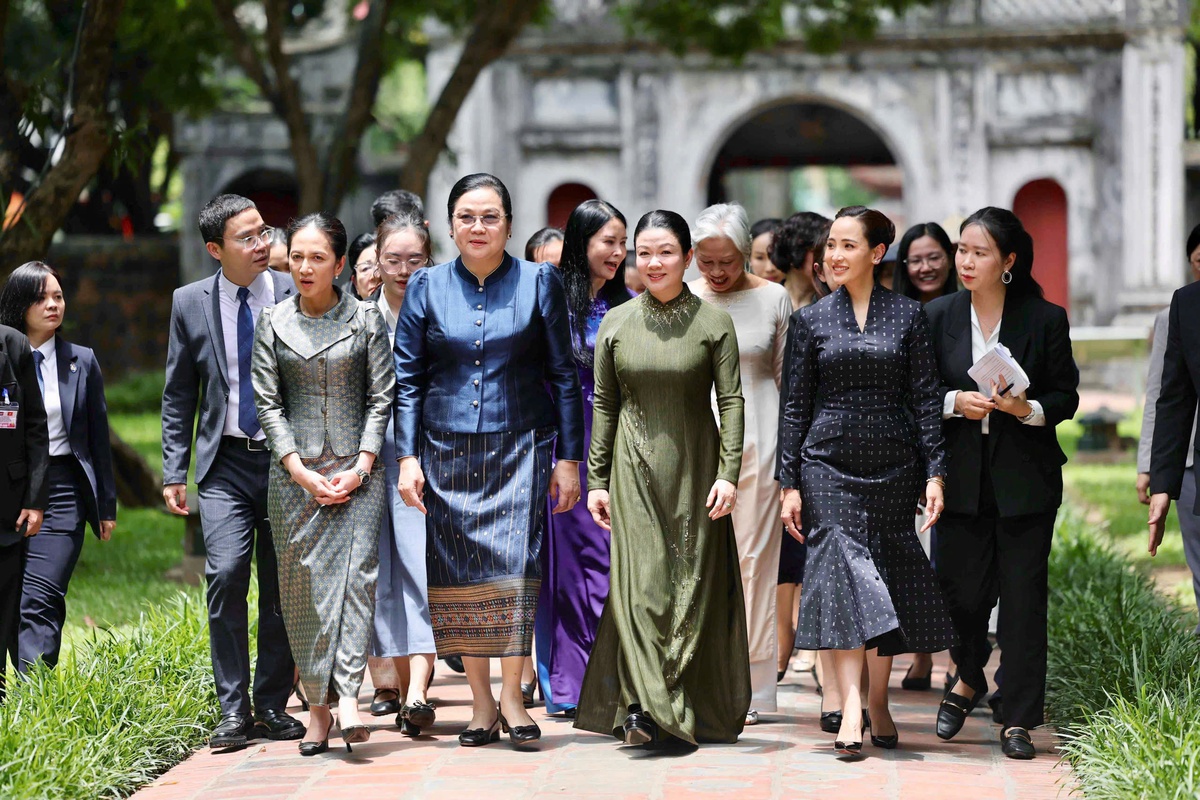 Phu nhân Thủ tướng Việt Nam cùng Phu nhân Thủ tướng Lào, Campuchia, Thái Lan thăm Văn Miếu - Quốc Tử Giám- Ảnh 1.