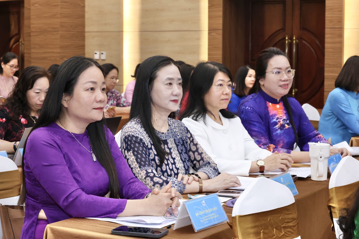 Những hình ảnh đẹp tại Hội nghị lần thứ 17 Ban Chấp hành TƯ Hội LHPN Việt Nam khóa XIII- Ảnh 9. Những hình ảnh đẹp tại Hội nghị lần thứ 17 Ban Chấp hành TƯ Hội LHPN Việt Nam khóa XIII- Ảnh 9.