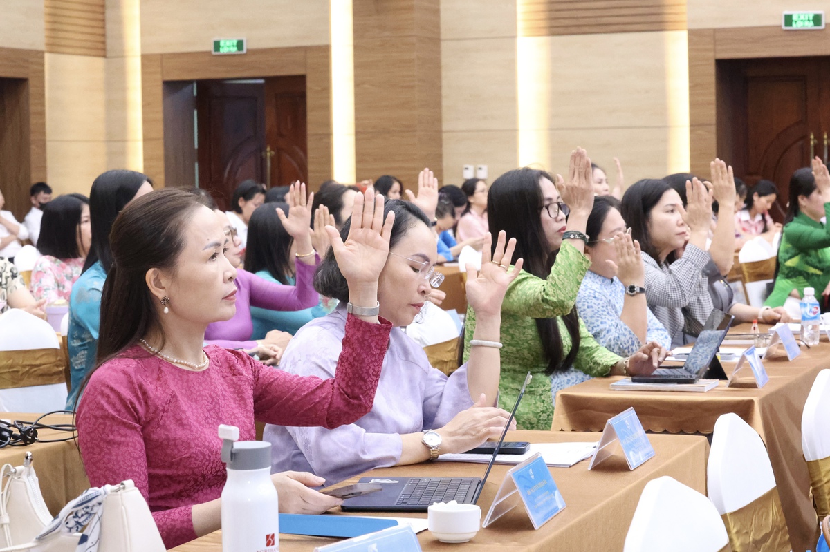 Những hình ảnh đẹp tại Hội nghị lần thứ 17 Ban Chấp hành TƯ Hội LHPN Việt Nam khóa XIII- Ảnh 15. Những hình ảnh đẹp tại Hội nghị lần thứ 17 Ban Chấp hành TƯ Hội LHPN Việt Nam khóa XIII- Ảnh 15.