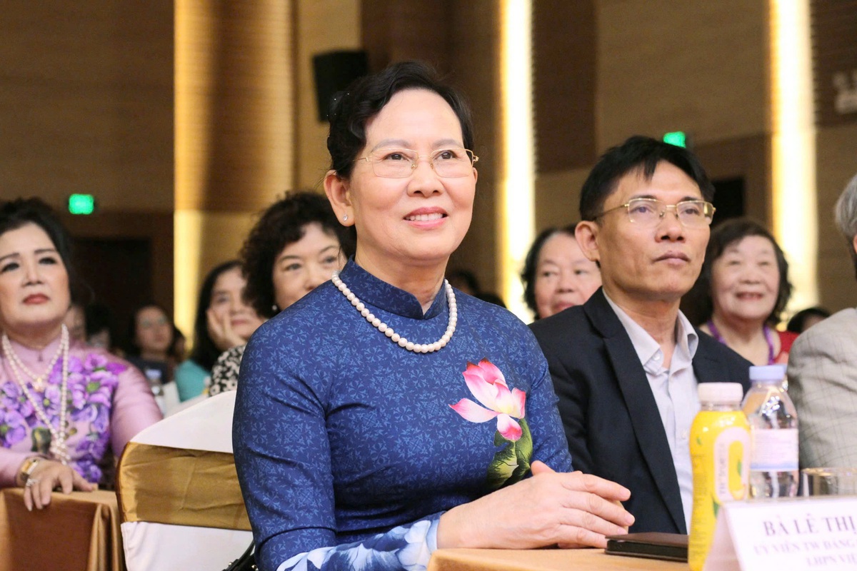 Tôn vinh đóng góp và khát vọng cống hiến của những nữ trí thức Việt Nam tiêu biểu- Ảnh 2. Tôn vinh đóng góp và khát vọng cống hiến của những nữ trí thức Việt Nam tiêu biểu- Ảnh 2.